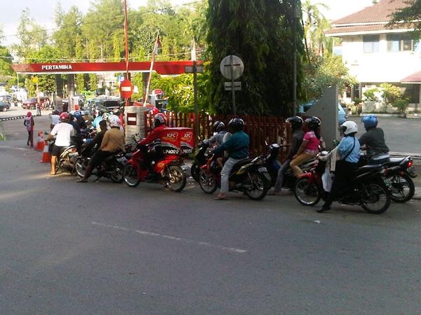 Antre BBM di Kaltim
