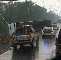 Bus Terguling di KM 25 Tol Jagorawi Arah Bogor