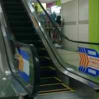Bocah 3 Tahun Nyaris Tergencet Eskalator ITC Mega Grosir