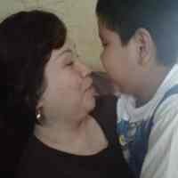 Bagi-bagi Pengalaman, Elly Pakiano Beri Kursus Musik Anak Autis