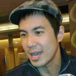 Daniel Mananta Bersumpah Tak Remas Dada Syahrini