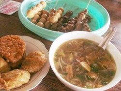 Nyam... Soto Ayam Hangat Untuk Sarapan!