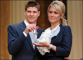 Steven Gerrard Nantikan Anak Ketiga