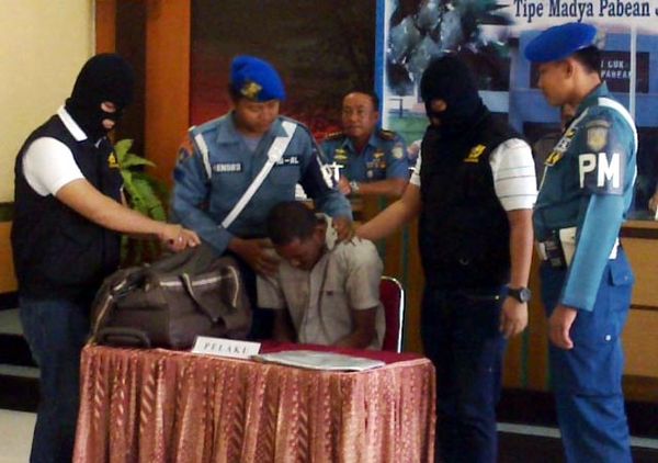 Selundupkan Heroin, WN Malaysia Dibekuk