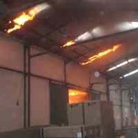 Kebakaran Pabrik di Menganti Diduga dari Percikan Api Las