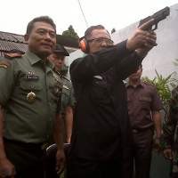 Dor! Wali Kota Bandung Letuskan 7 Peluru