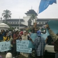 Guru Honorer di Jabar Ancam Tak Nyoblos pada Pemilukada 2013