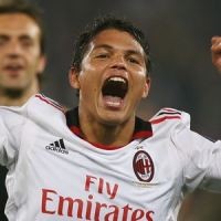 Milan Tambah Kontrak Silva dan Van Bommel