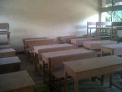 Kisah Kelas Berbangku Banyak & Anak-anak Buangan