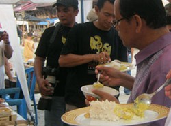 Babae Ramaikan Bawomataluo 2011