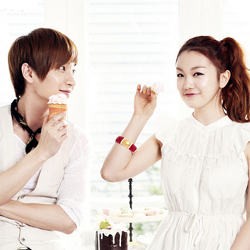 Duet JOO & Leeteuk SuJu Disambut Meriah Fans