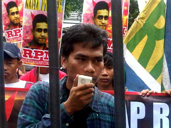 Demo Kasus Nazaruddin di Polda Metro