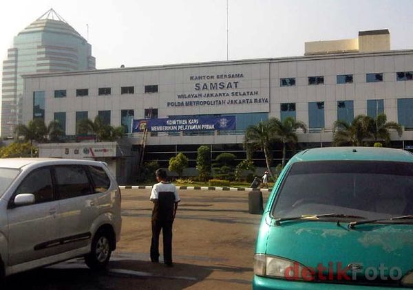 Gedung Samsat Terbakar, Samsat Keliling Diserbu