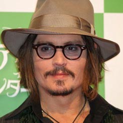 Gara-gara Topi, Johnny Depp Diultimatum Vanessa Paradis