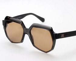 Balenciaga Rilis Sunglasses Bergaya Kontemporer