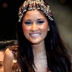 Titi Sjuman Belajar Jadi KD di Cahaya di Atas Cahaya