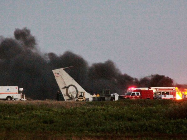 Pesawat Militer Jatuh di California