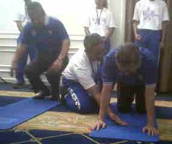 Ikuti Tes Kebugaran, Boediono Tampak Fit