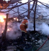 Puluhan Kios Pasar Waru Semarang Ludes Terbakar