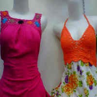 Liburan ke Pantai Pakai Tank Top Nan Unik