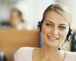 Senyum Palsu Bisa Turunkan Performa Kerja