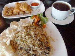 Kopi Tubruk Wangi plus Singkong Bawang di Ruang Pembebasan