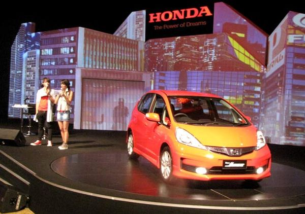 Honda Jazz Meluncur
