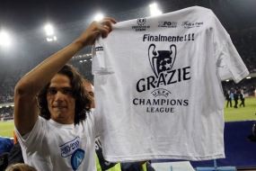 Napoli Ikat Cavani Sampai 2016