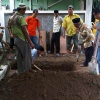 Jenazah Yoyoh akan Dimakamkan di Halaman Depan Rumah Tangerang