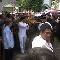 Menag & Mensos Ikut Menyalatkan Jenazah Yoyoh