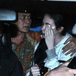 Pulang ke Rumah, Arumi Lepas Rindu dengan Anjingnya