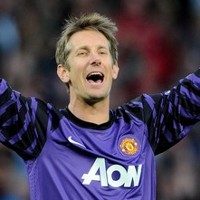 Van der Sar Akan Kapteni MU