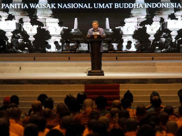 SBY Hadiri Peringatan Dharmasanti Waisak