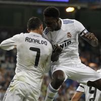 Adebayor Hat-trick, Madrid Gilas Almeria 8-1