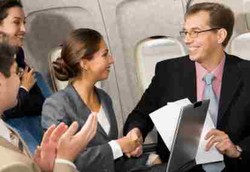 Tak Perlu Menolak Jabat Tangan Meski Takut Tertular Bakteri