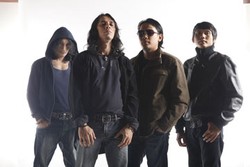 Eks Vokalis Edane Membentuk Wolfgangs