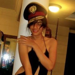 Pose Nakal Nadila Ernesta