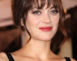 Marion Cotillard Lahirkan Bayi Laki-Laki