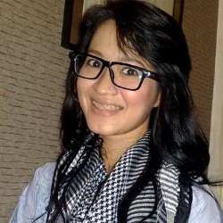 Okie Agustina Gandeng Para Janda Bikin dMantans