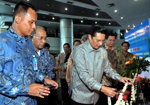 Fadel Muhammad Buka Bursa Kerja Internasional