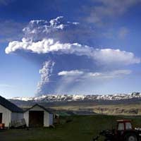 Debu Gunung Islandia Bikin Rontok Saham Maskapai Penerbangan