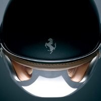 Helm Ferrari Khusus Pemotor