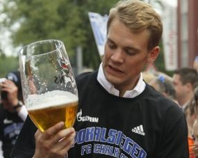 Neuer Ditampar Fans Sendiri