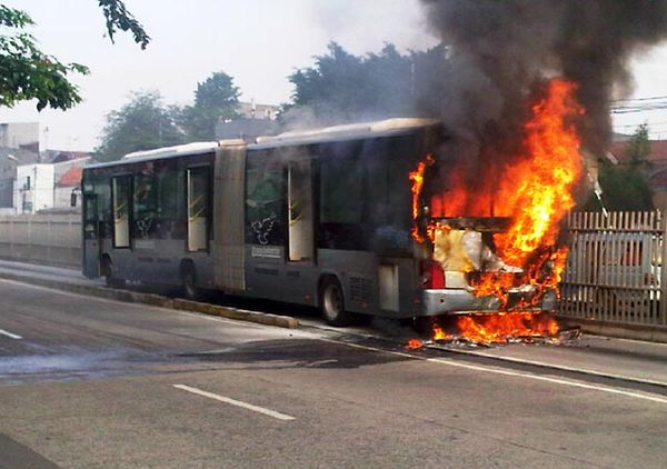 Bus TransJ Gandeng Terbakar