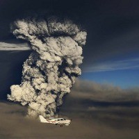 Awan Abu Dekati Eropa Utara, Sejumlah Maskapai Batalkan Penerbangan