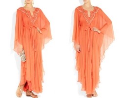 Bergaya Boho dengan Kaftan Temperley London