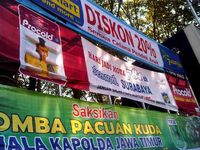 Spanduk Procold Salah Tulis Usia Kota Surabaya