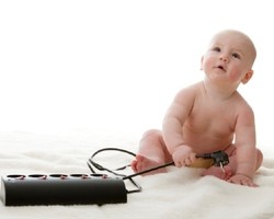 8 Tips Agar Anak Aman dari Bahaya Listrik