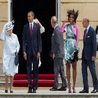 Gara-gara Angin Kencang, Michelle Obama Sibuk Pegangi Bajunya