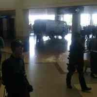 Proses Evakuasi Benda Mencurigakan di Bandara Juanda Tegang